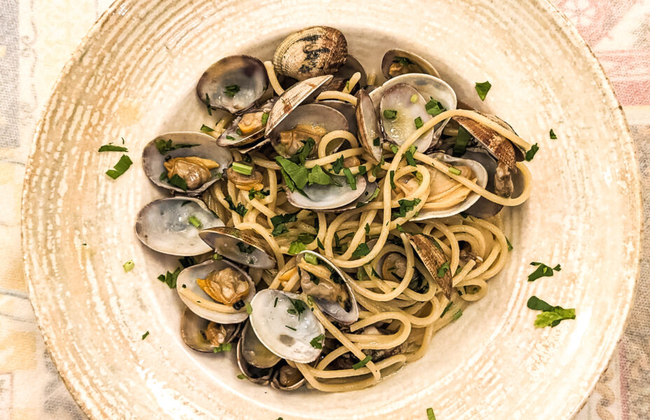spaghetti alle vongole, catania, ristorante di pesce, cucina tradizionale siciliana
